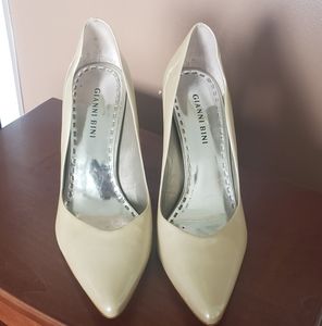 Gianni Bini champagne/pearl pump